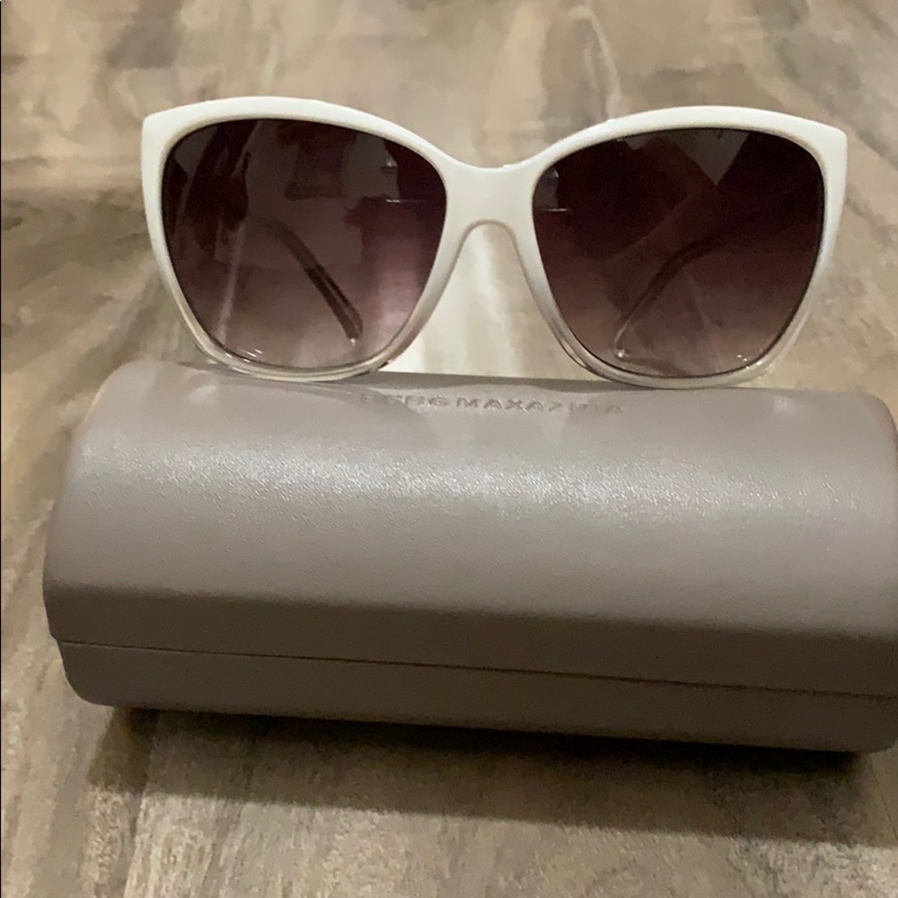 BCBGMAXAZARIA WHITE SUN GLASSES